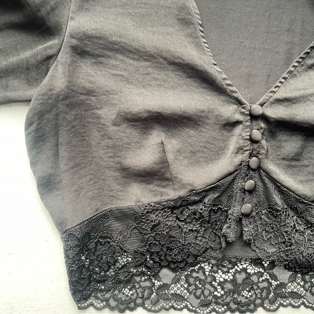 Nordstrom Black Satin Puff Sleeve Lace Trim V-Neck Crop Top Size XS - Picture 7 of 10